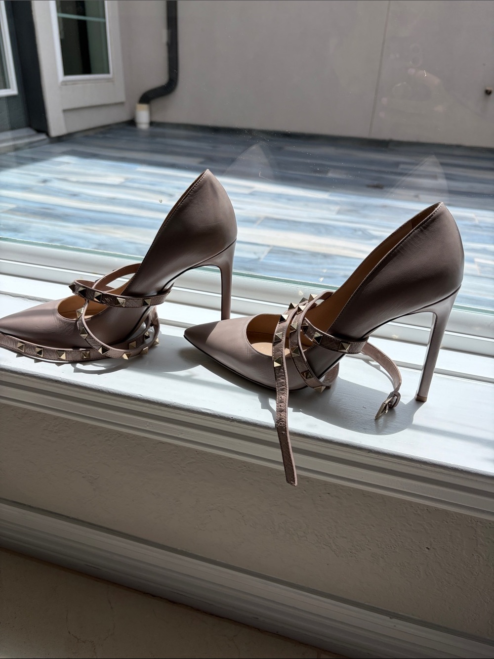 Valentino Garavani Rockstud Studwrap High Heel Pumps - Poudre - Picture 4 of 10